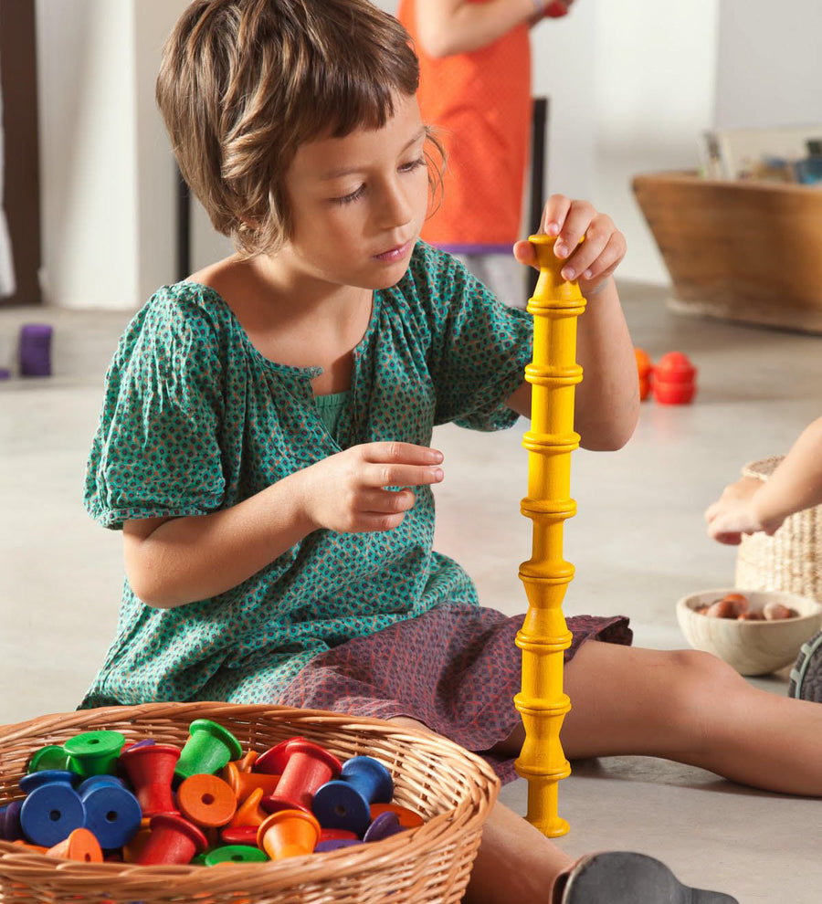 Grapat 36 Wooden Spools - Rainbow Reels in 6 different rainbow colours and 3 different shapes. Perfect for sorting