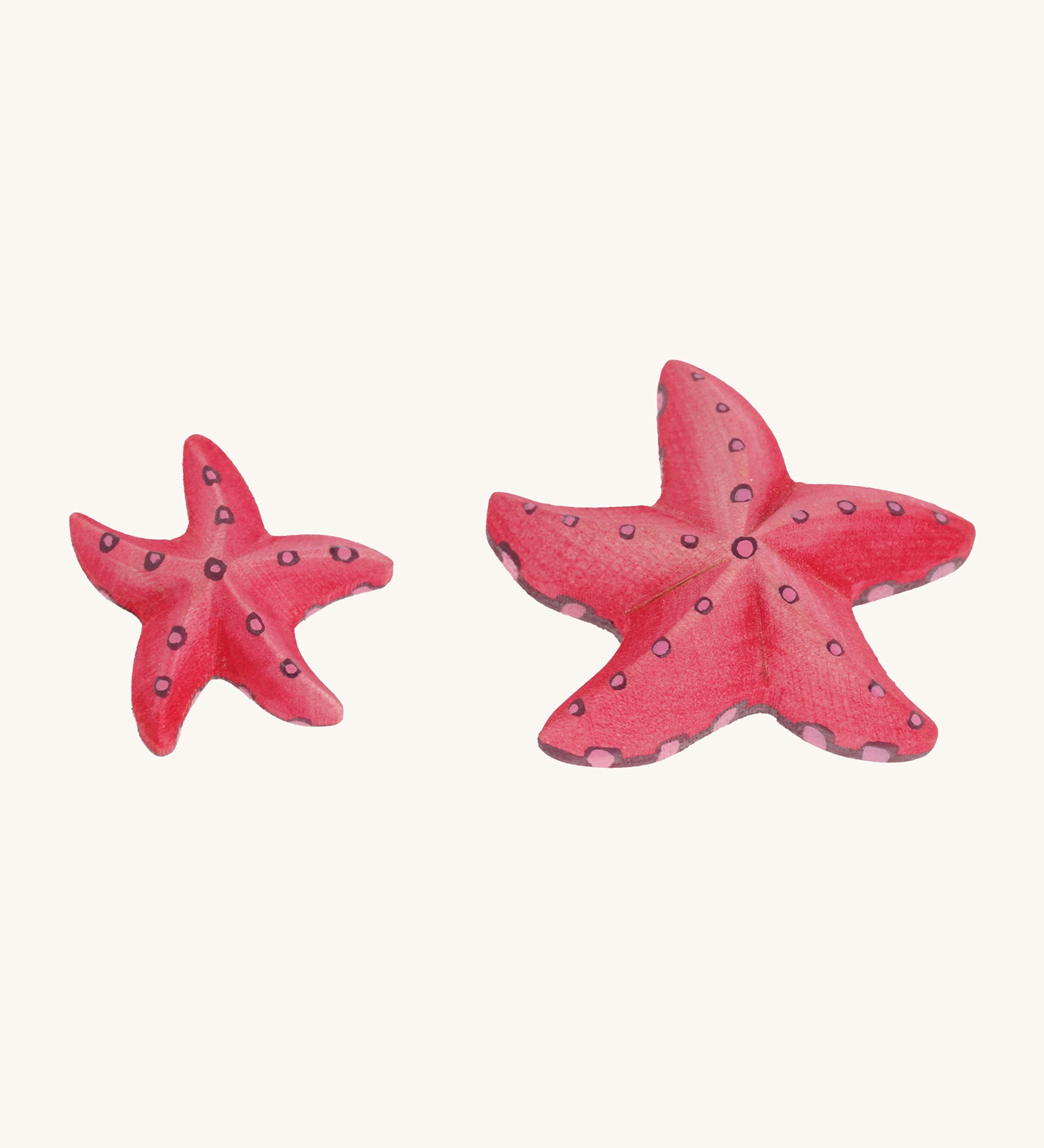 Bumbu Wooden Red Starfish Set on a plain background.