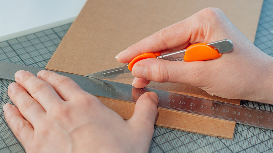 Person using a tool which has been fixed using a FixIt