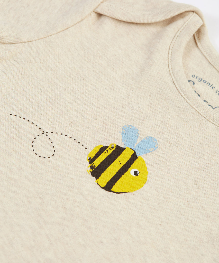 A closer look at the buzzy bee print on the short sleeve body suin from the Frugi Baby Muslin Gift Set - Buzzy Bee