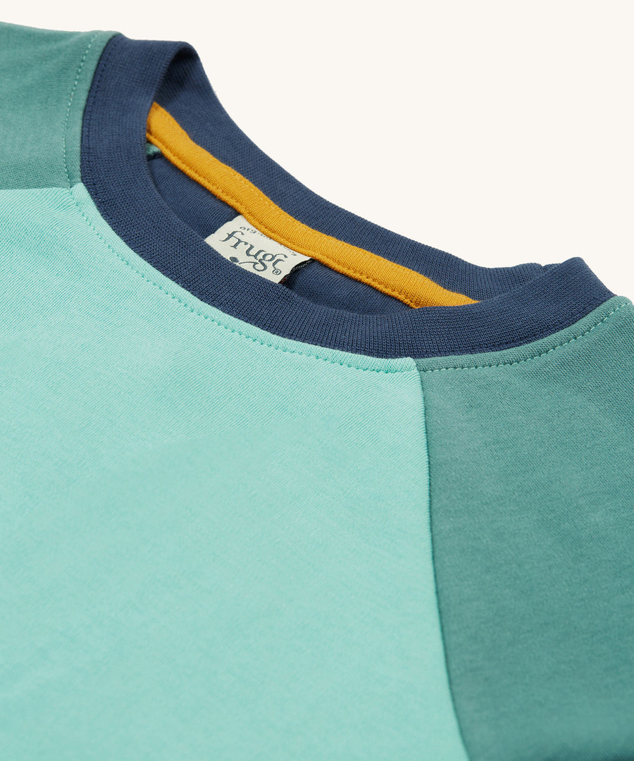 A look at the neck collar on the Frugi Albert Wrap Around Top - Moss/4X4 Camper