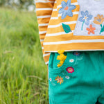 Pantalon en velours côtelé Paperbag de Frugi - Iguane/Fleurs