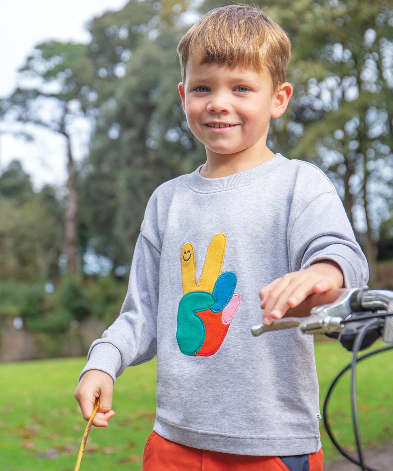 A child wearing the Frugi Owen Top - Grey Marl/Peace