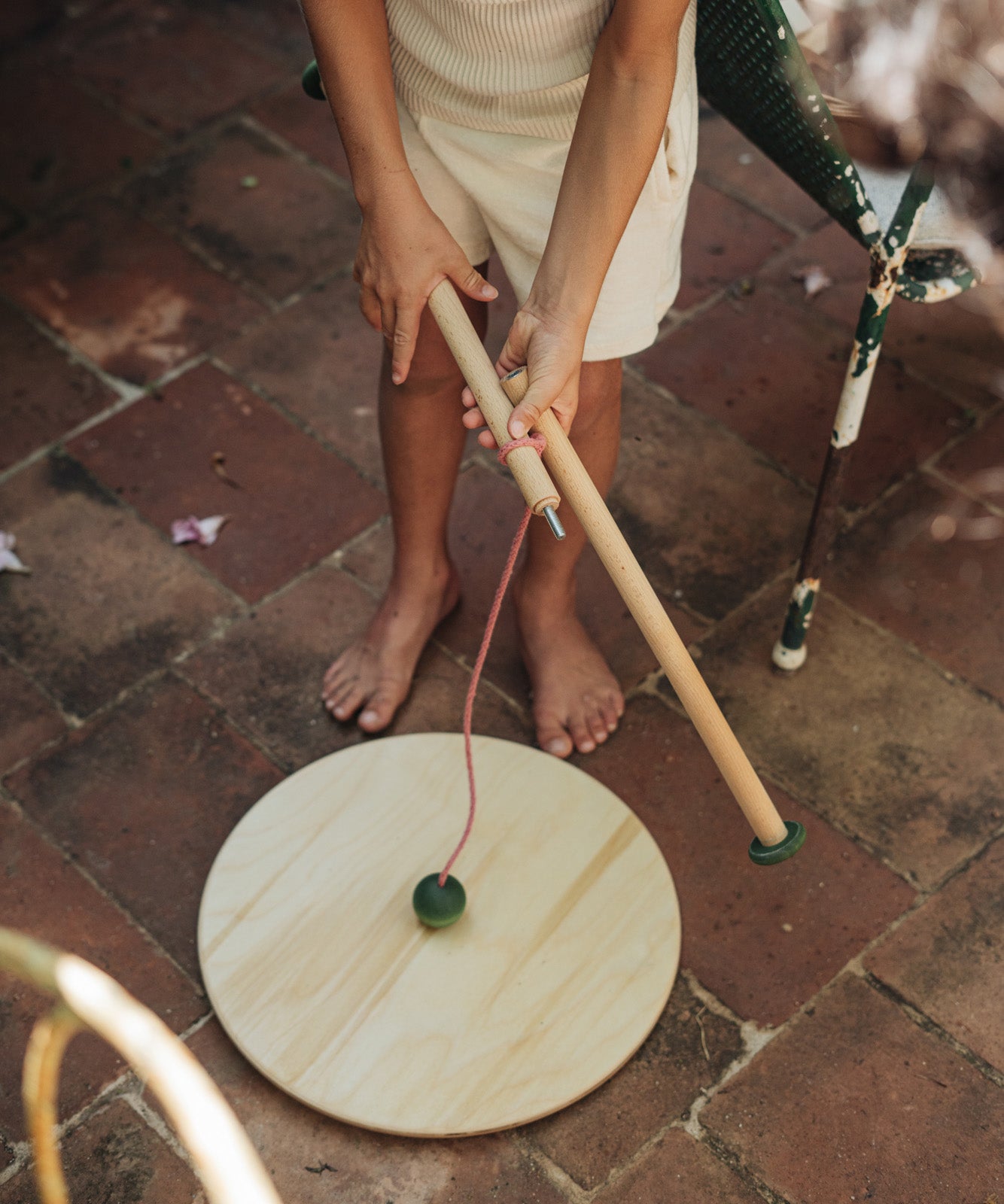 A child holding the  Grapat wooden pendulum set