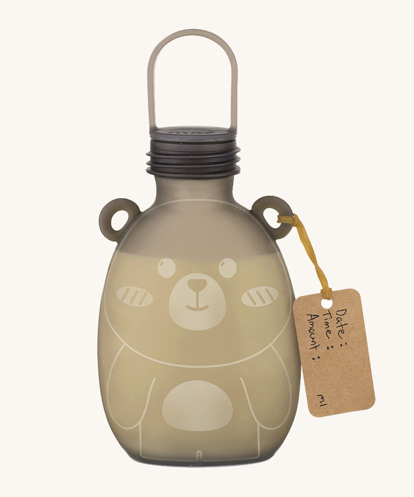 The Haakaa Happii Bear Silicone Goody Pouch, is made from 100% food-grade silicone, and has clear measurement marks to measure food and liquid inside the pouch. There is also a cross-cut variable flow Silicone Sippy Spout for easy feeding.