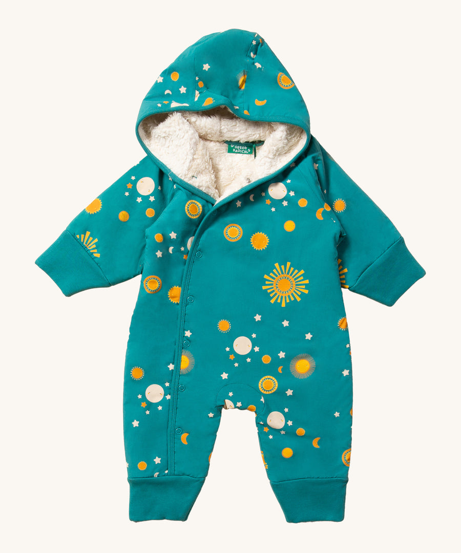 LGR Sun & The Stars Sherpa Fleece Snowsuit. A light blue fabric with happy sun and star print, Fold-over cuffs on the arms and legs to keep hands and feet warm, and to give room for growth and a soft fleece lining