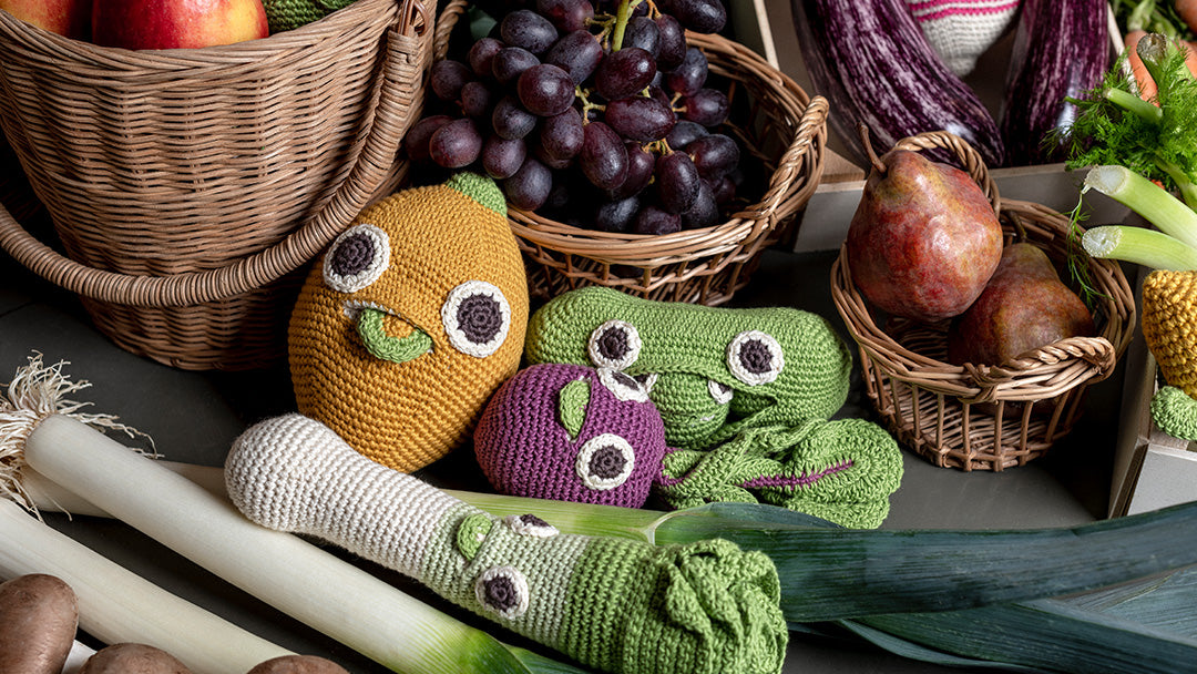 MyuM organic cotton vegetable toys among real vegetables.