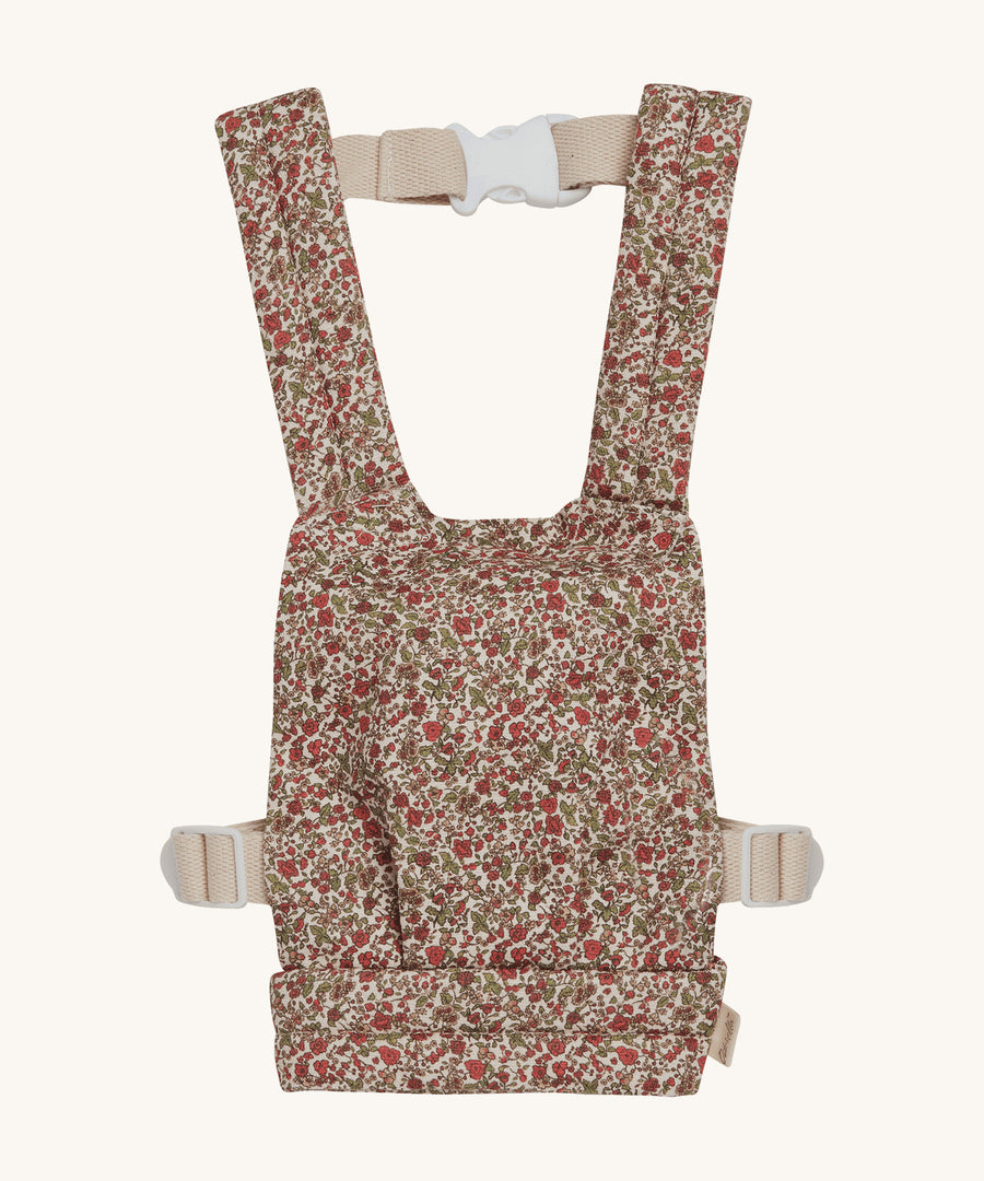 Olli Ella Dinkum Dolls Carrier - Garland is a soft body, cotton carrier with a beautiful vintage floral print. The carrier come with adjustable straps and can be worn on the front or the back. The image is on a cream background