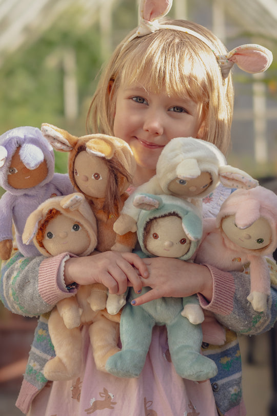 Child holding Olli Ella fluffles dinky dinkum to represent new Olli Ella at Babipur.