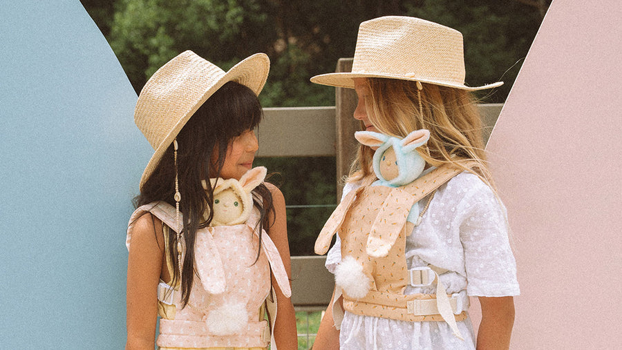 Children wearing the Olli Ella Cottontail Carriers with Dinky Dinkum dolls inside