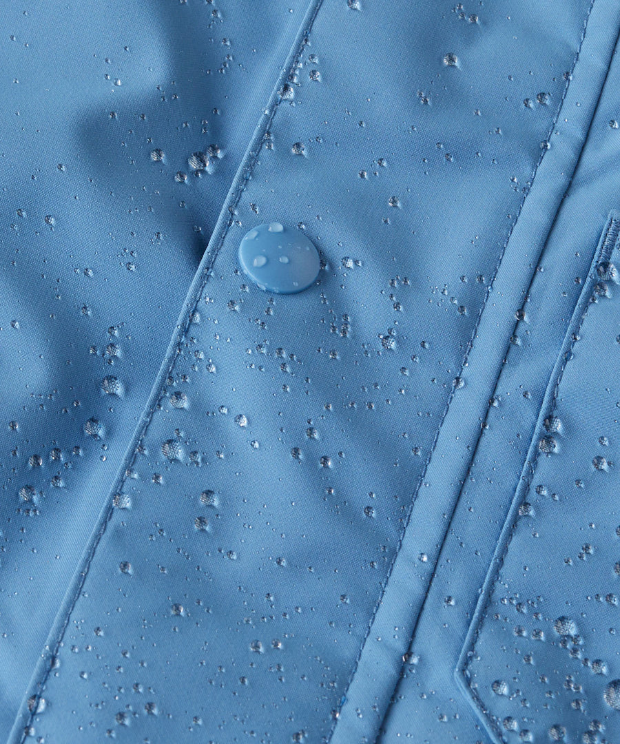 Water droplets on the fromt of the Patagonia Baby Snow Pile Bibs, showing how waterproof the Bibs are