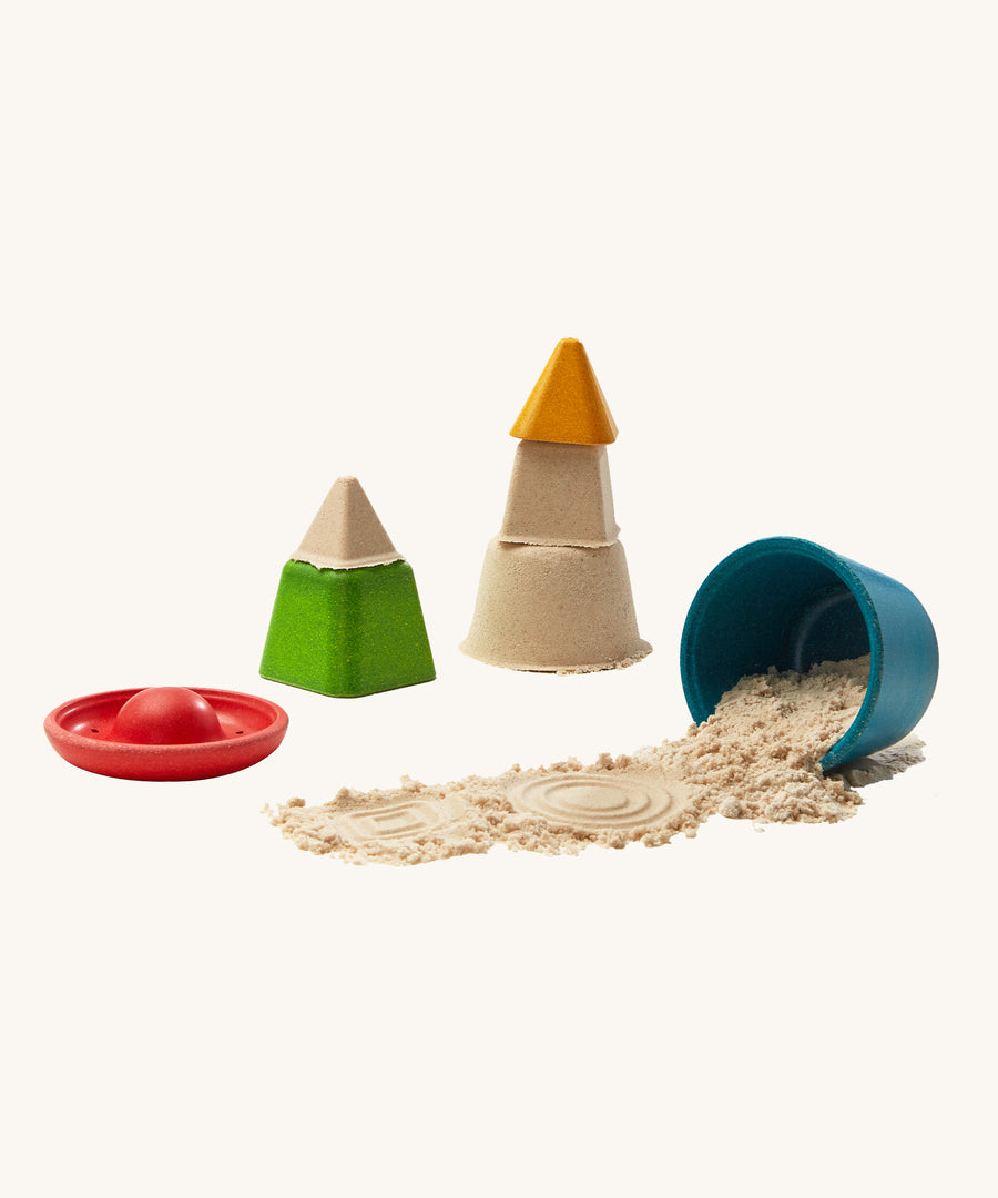 Th e PlanToys Creative Sand Play set has been used to build sand castles