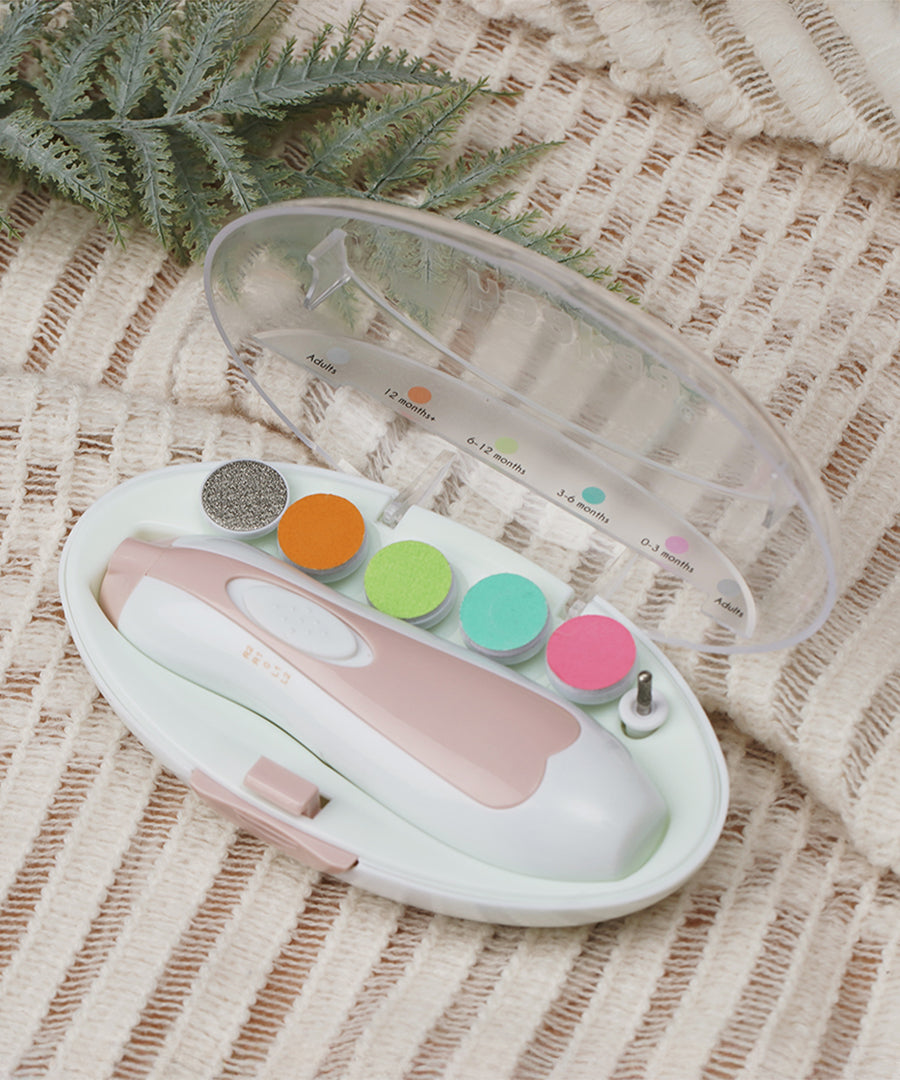 A closer look at the Baby Nail Care Set in its storage box. On the lid there is a colour guide to show what age to use the corresponding nail files