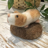 The Makerss - Amiguwoolli Guinea Pig Mini Needle Felt Kit