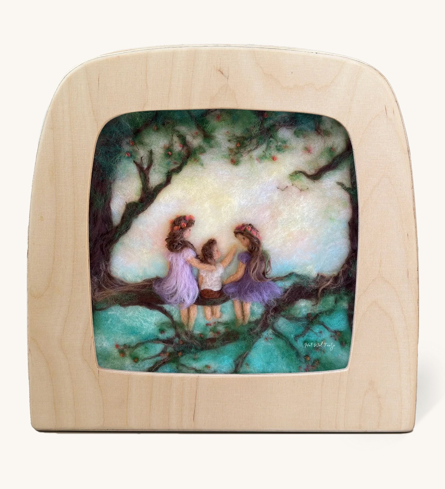 Toverlux Magic Lamp Silhouette - Artwork By Het Wol Feetje, Siblings. Three felt children are sat in a large tree, on the tree branch and are looking at each other. The image is on a cream background