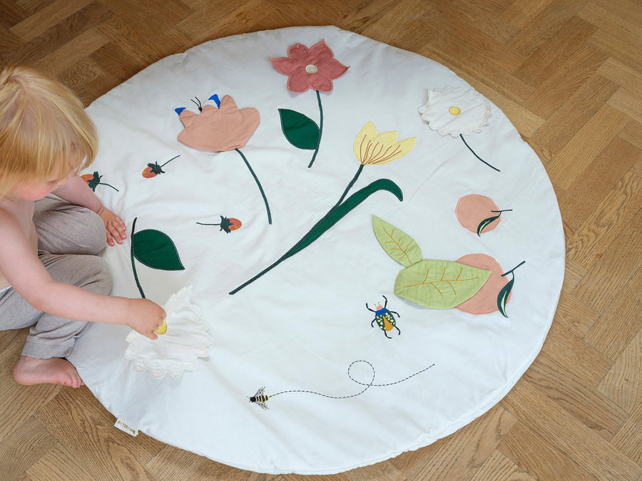 Fabelab flower blanket showing flowers and bug details