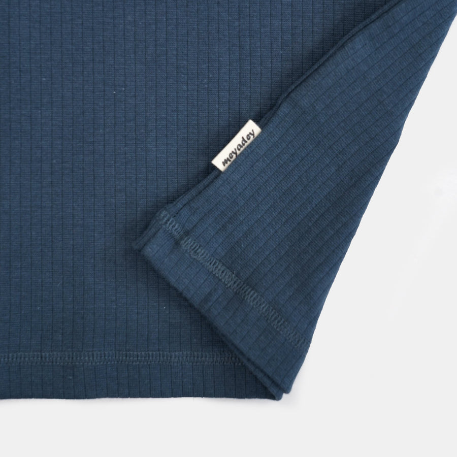 Close up of the ribbed organic cotton on the kids Meyadey dark blue t-shirt