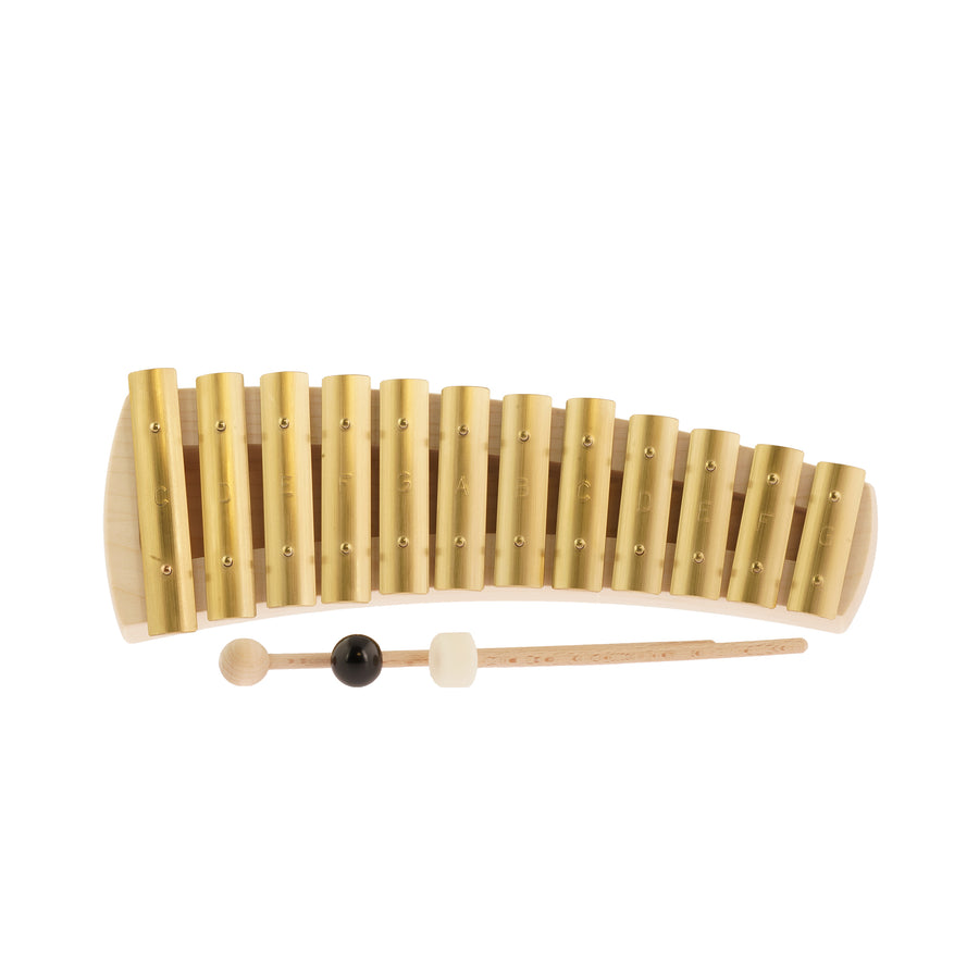 Auris Curved Diatonic Glockenspiel 12 Note. Made from European maple wood with 12 brass alloy notes in a diatonic scale, and 3 mallets on a white background