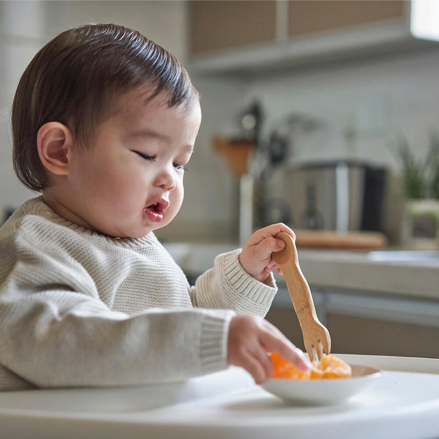 child using the the Bambu Kid's Spork