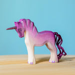 Licorne en bois rose Bumbu