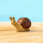 Figurine d'escargot en bois Bumbu