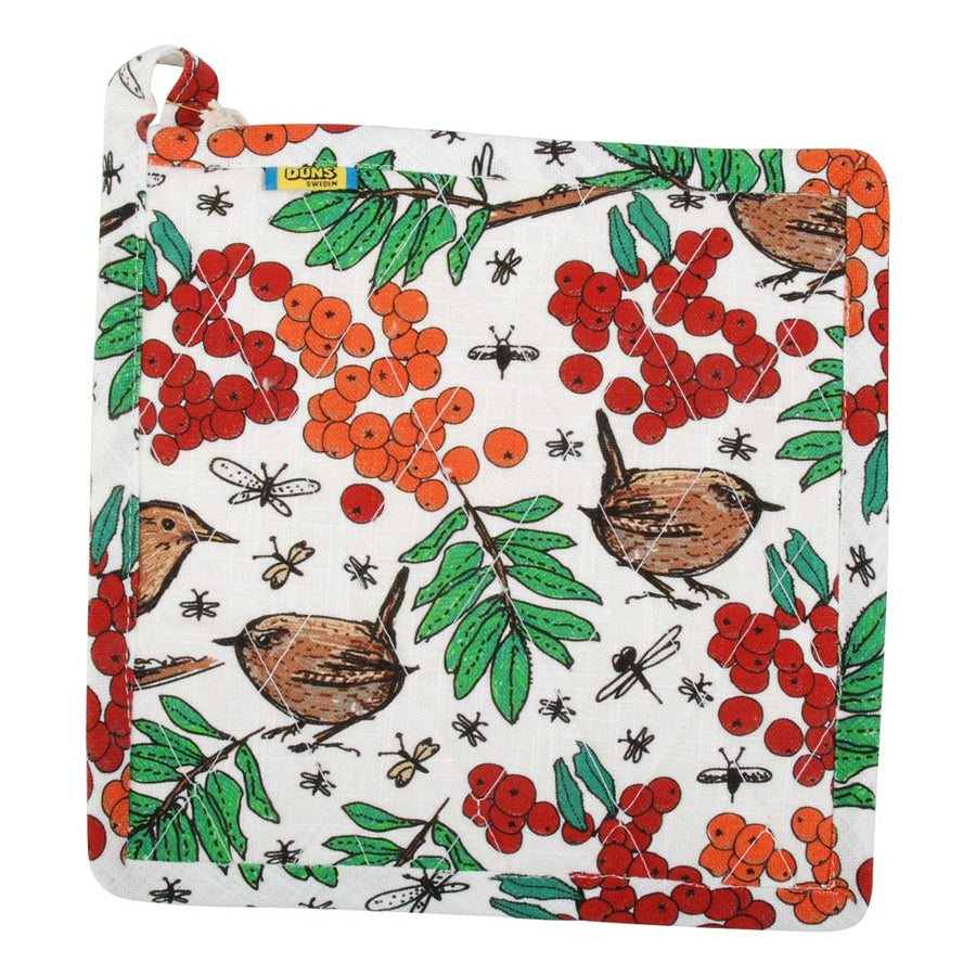 DUNS Sweden organic cotton linen pot holder in the rowanberry colour on a white background