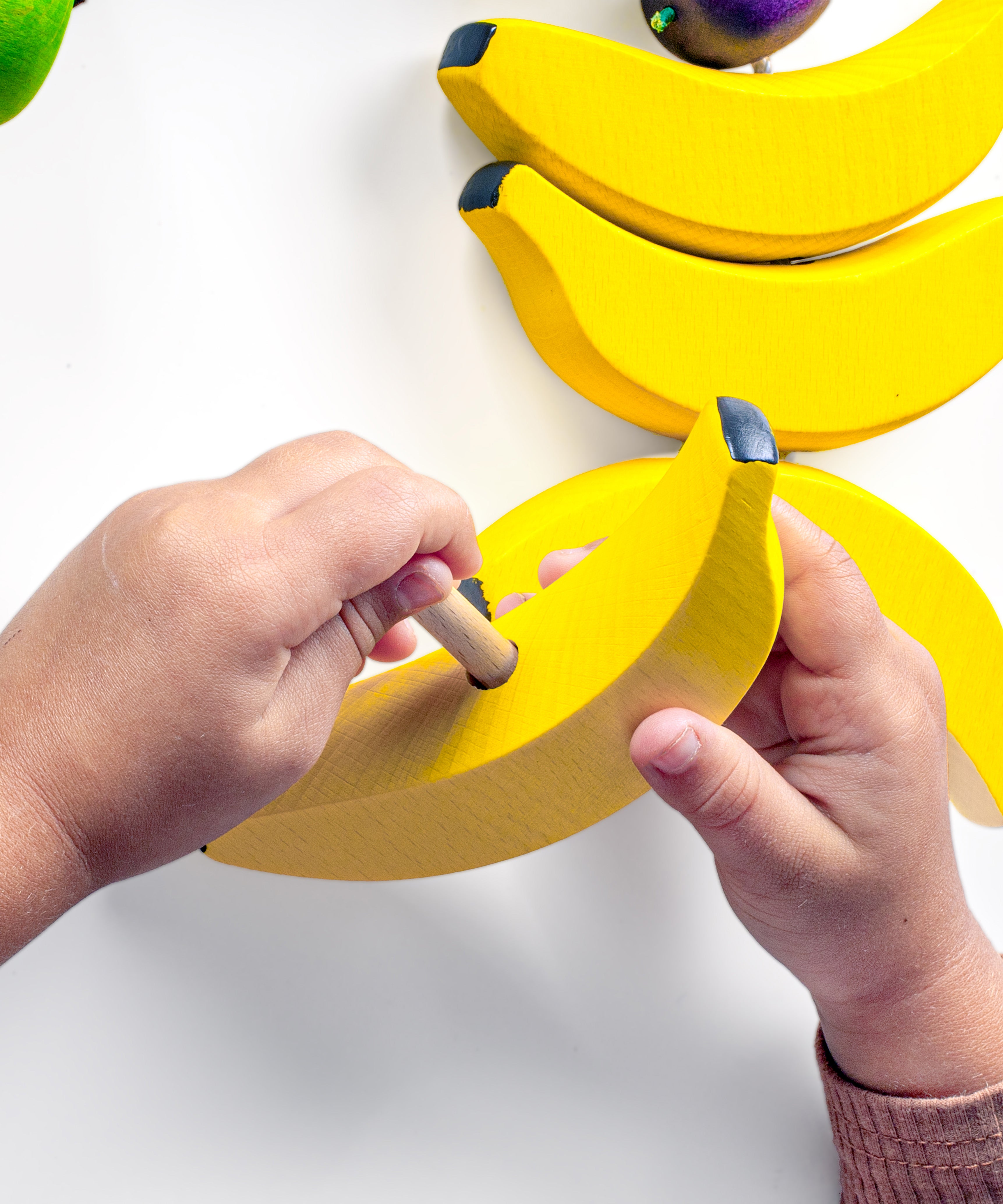 Erzi wooden threading fruits educational game banana detail