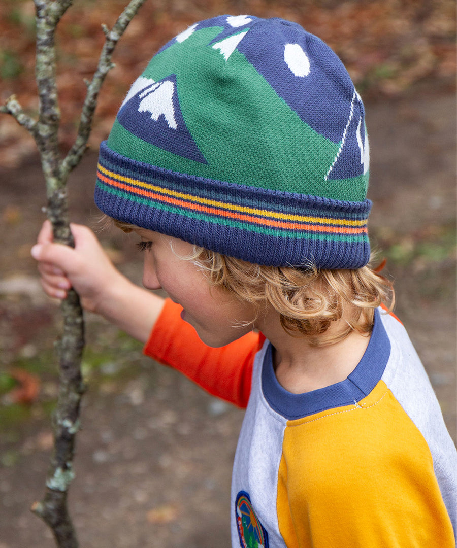  showing both reversible prints of the hat