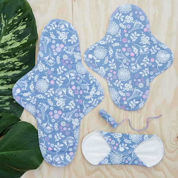 3 sizes of pad and tampon in blue Garden print