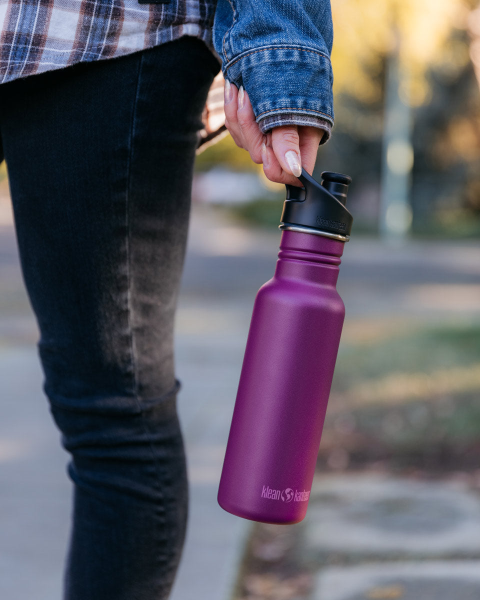 Close up of a girls hand holding the Klean Kanteen 18oz metal drinks bottle