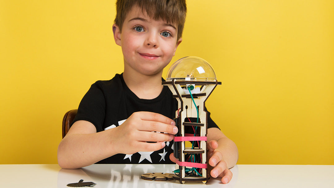 Child building the Koa Koa flashlight STEM toy