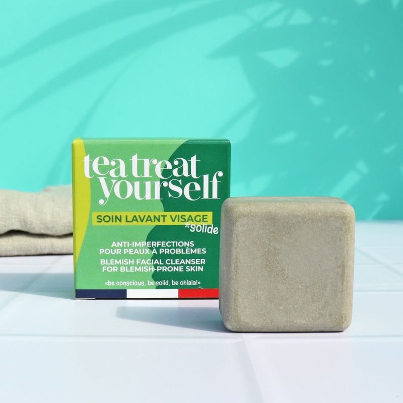 Picture of the Lamazuna Tea Treat Yourself Blemish Prone Skin Cleansing Bar with its green box