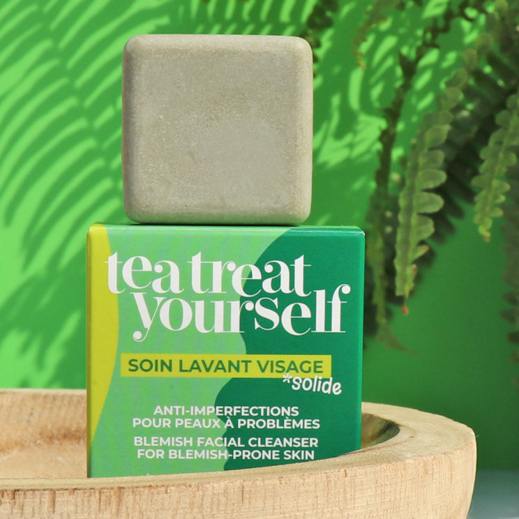 Picture of the Lamazuna Tea Treat Yourself Blemish Prone Skin Cleansing Bar with its green box