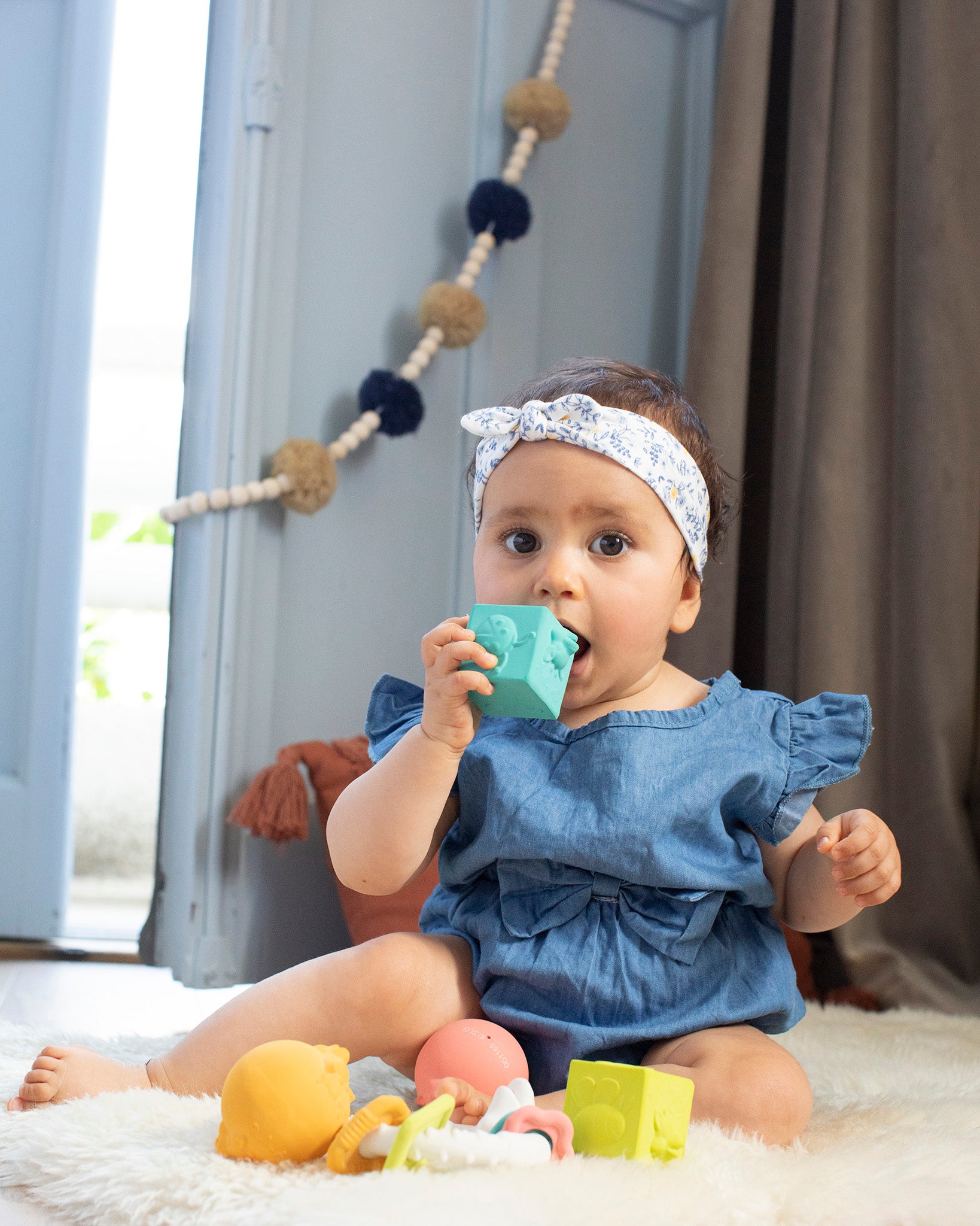  natural rubber teething ring with Sophie The Giraffe head