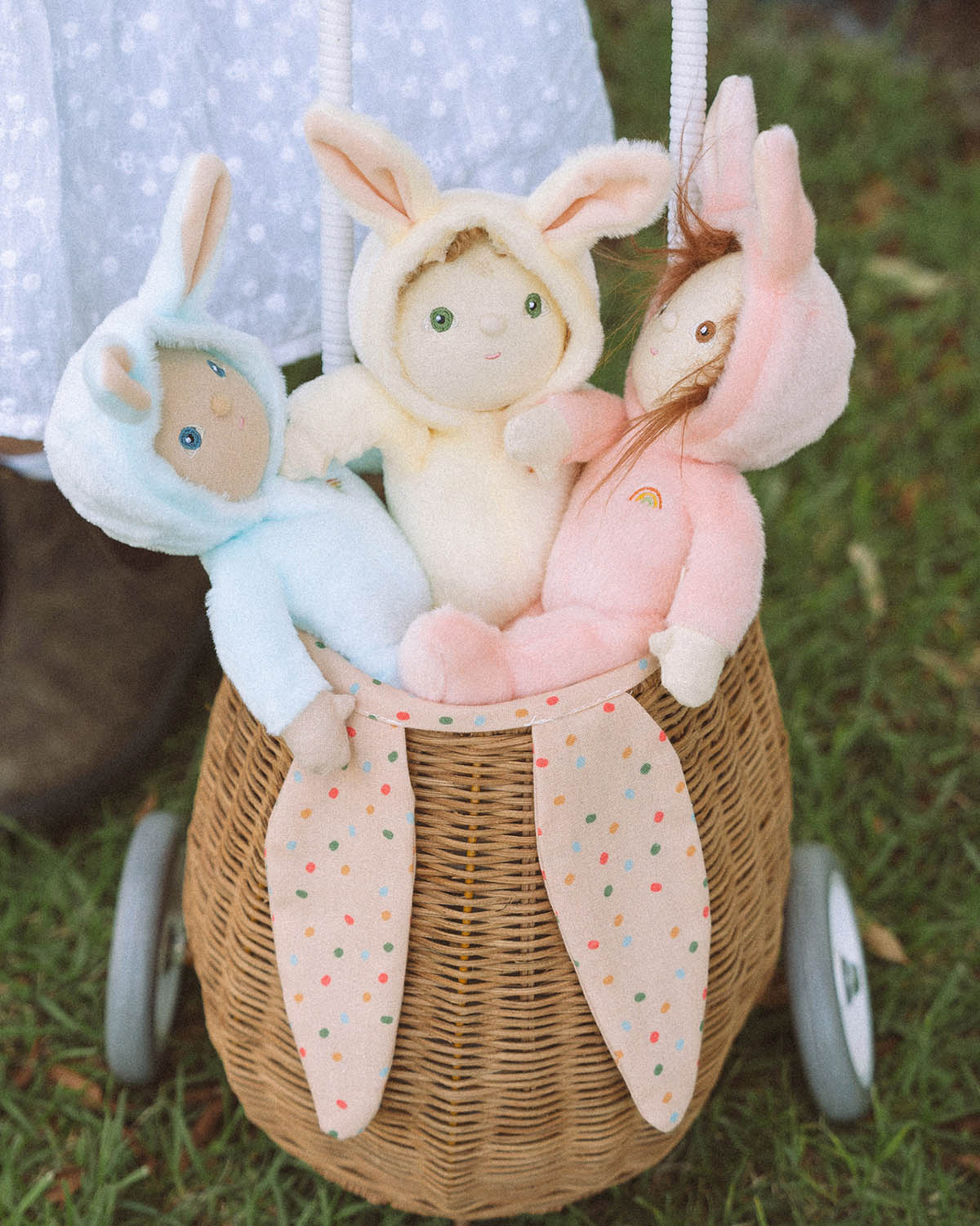 Two children playing with the Olli Ella Dinky Dinkum Dolls Fluffles collection