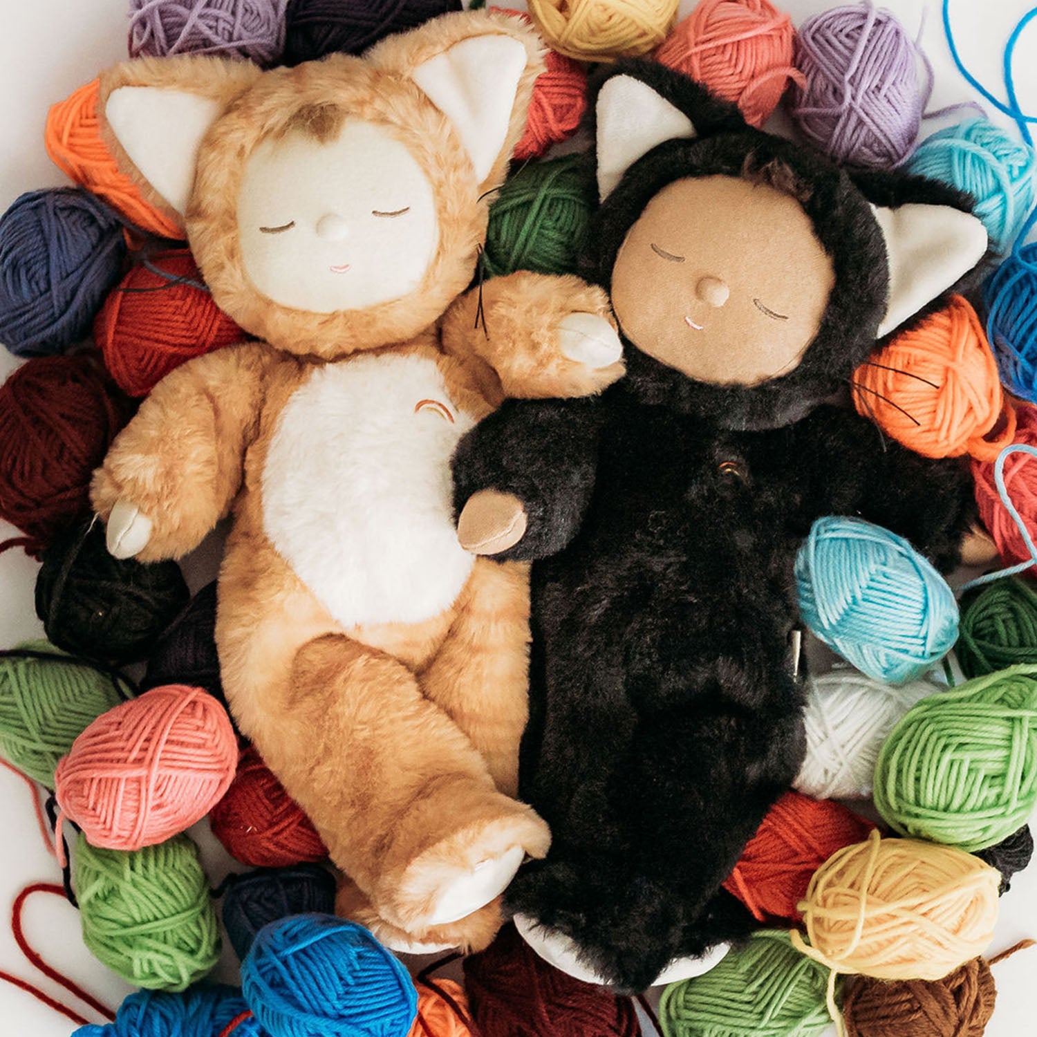 Olli Ella Cozy Dinkums - Tabby Cat Jinx and Black Cat Nox are surrounded by balls of wool.