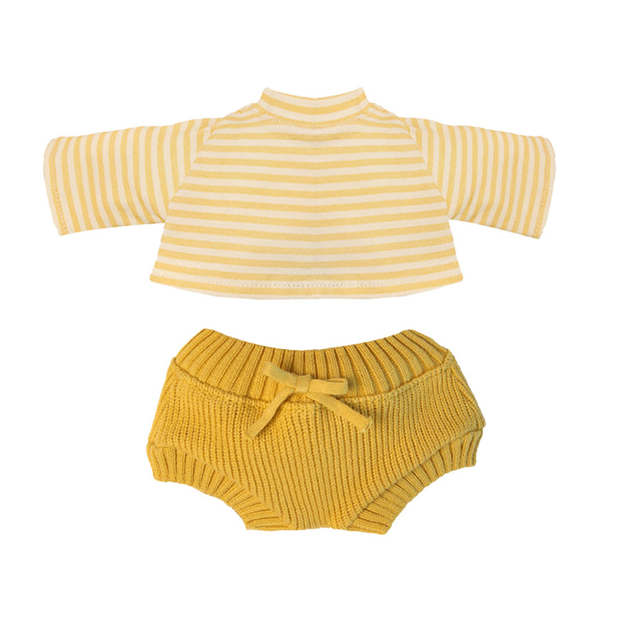 Olli Ella dinkum doll snuggly knit clothing set in the honey stripe colour on a white background