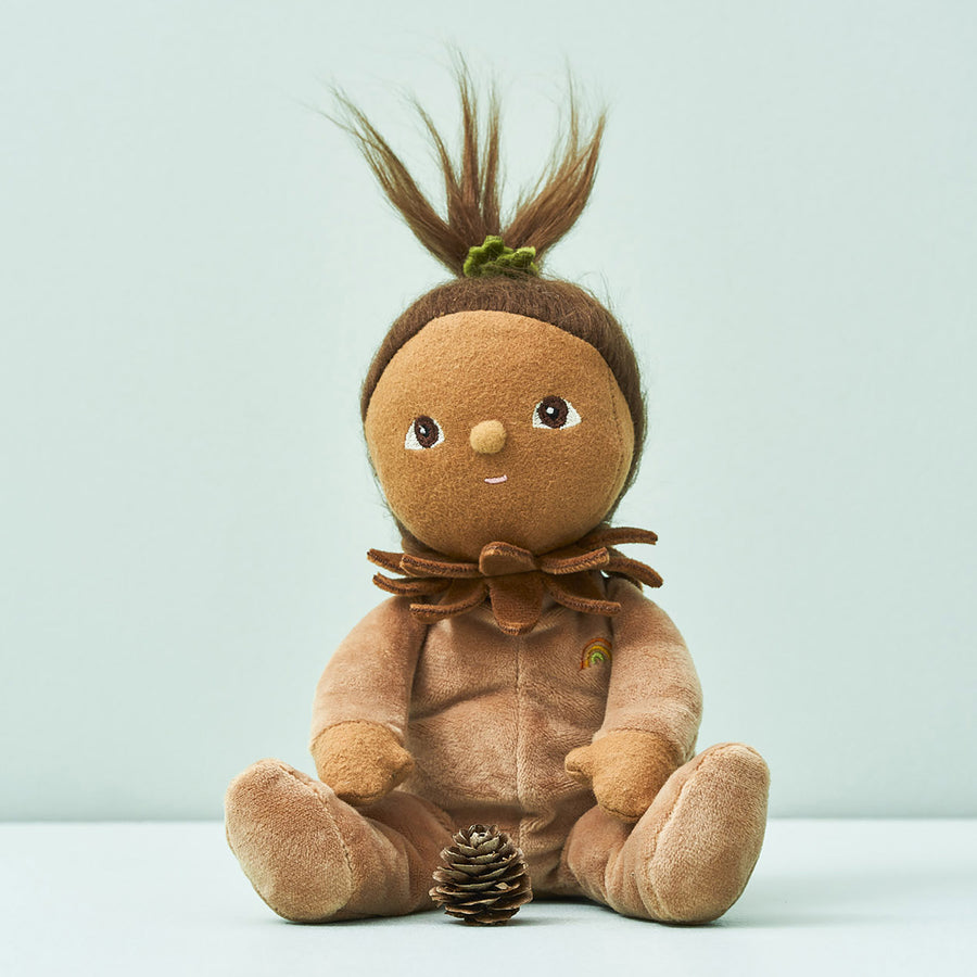 Olli Ella Dinky Dinkum Doll - Allie Acorn. The doll faces forward with a pine cone in front of it.