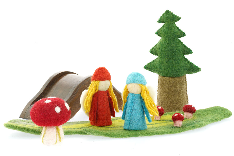 2 Papoose felt elf figures on a green play mat next to some felt mushrooms