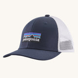 Casquette de baseball Patagonia Kids Trucker Hat - Logo P6 : bleu marine