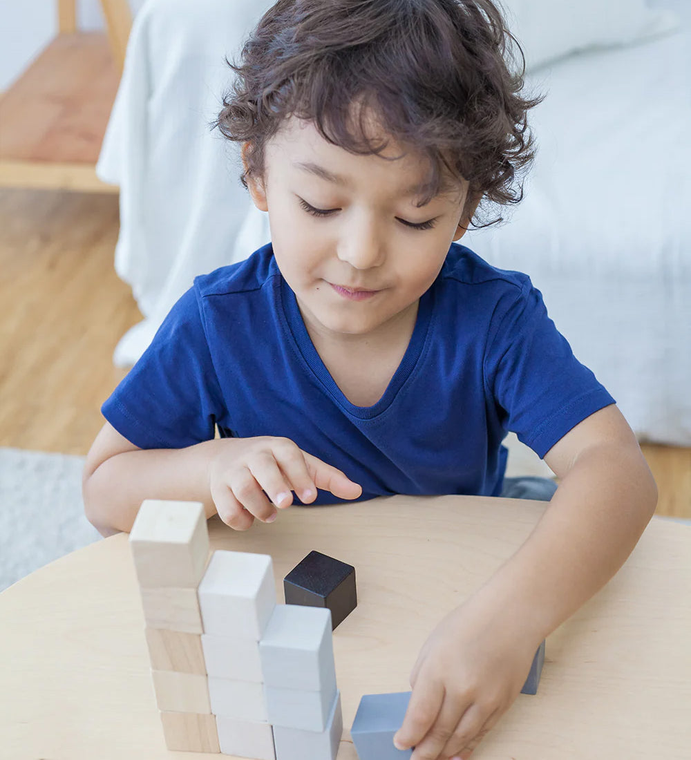 A child playing with the PlanToys 15 Cubes. 