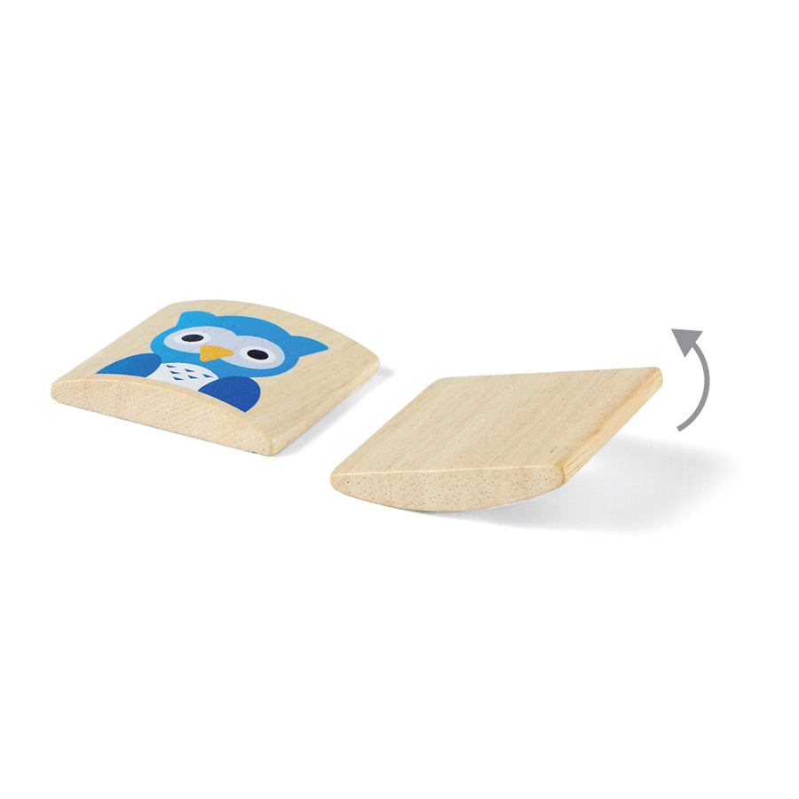 Infographic showing how pieces of the PlanToys kids wooden memory game can be flipped over