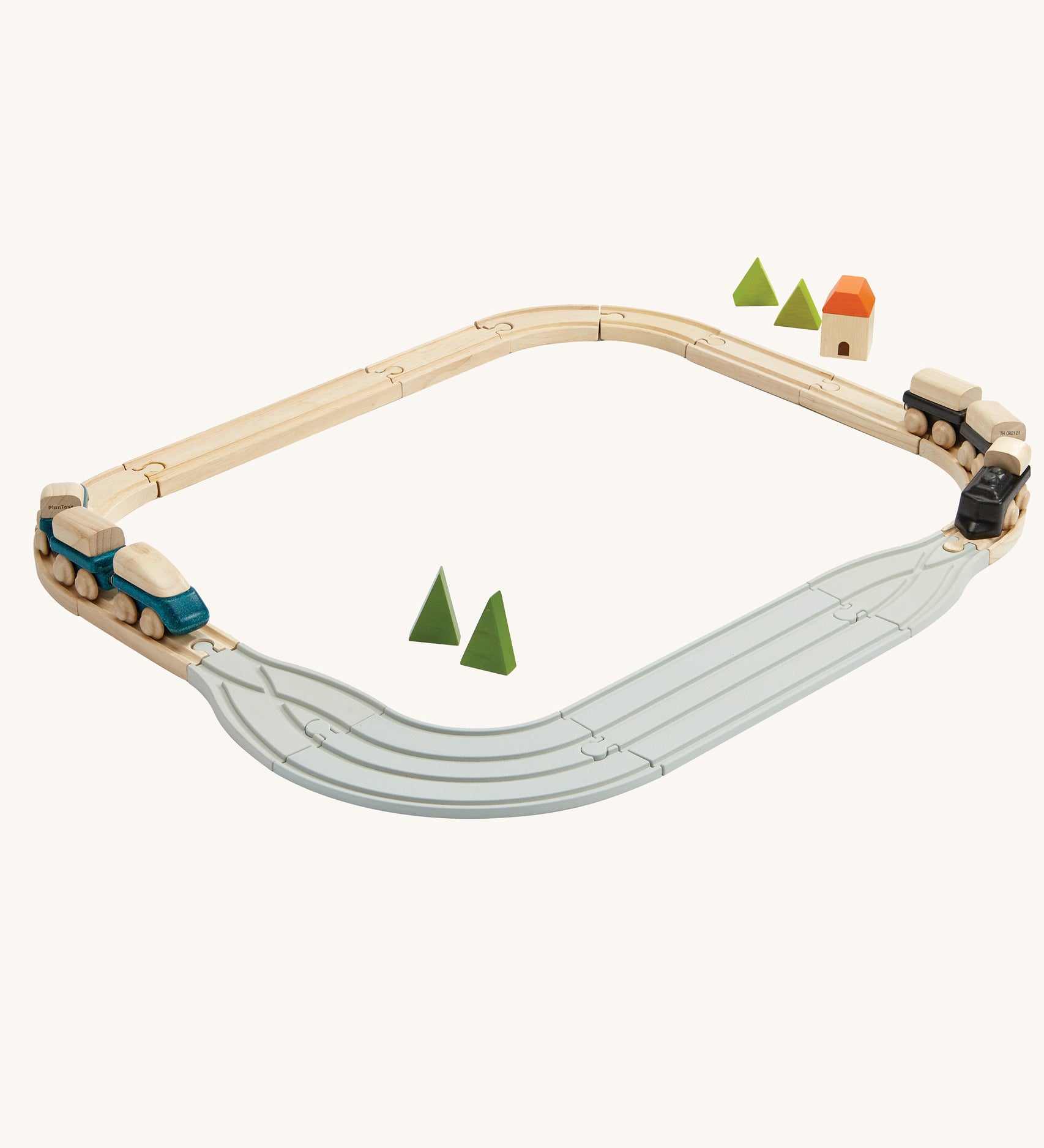 The PlanToys Rubber Road and Rail Adaptor Tracks in use with a wooden railway track and straight pieces of the PlanToys rubber
road and rail set. 