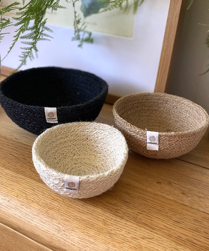 Respiin set of 3 natural mini bowls in natural, cream and black colour 