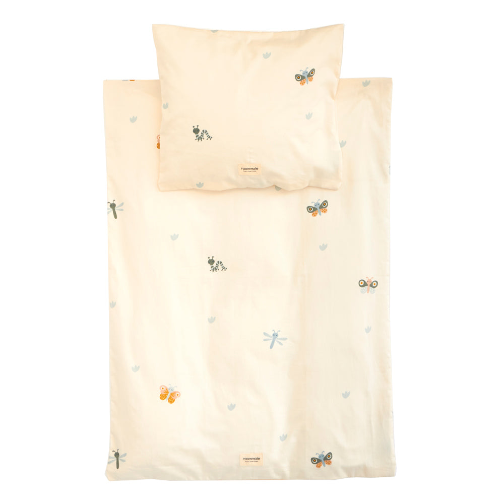 Roommate organic cotton baby bugs toddlers duvet bedding set laid out on a white background