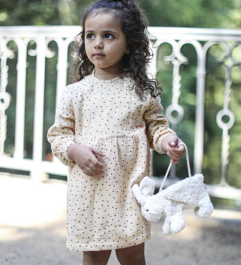 A child holding the Senger White Rabbit Bag. 