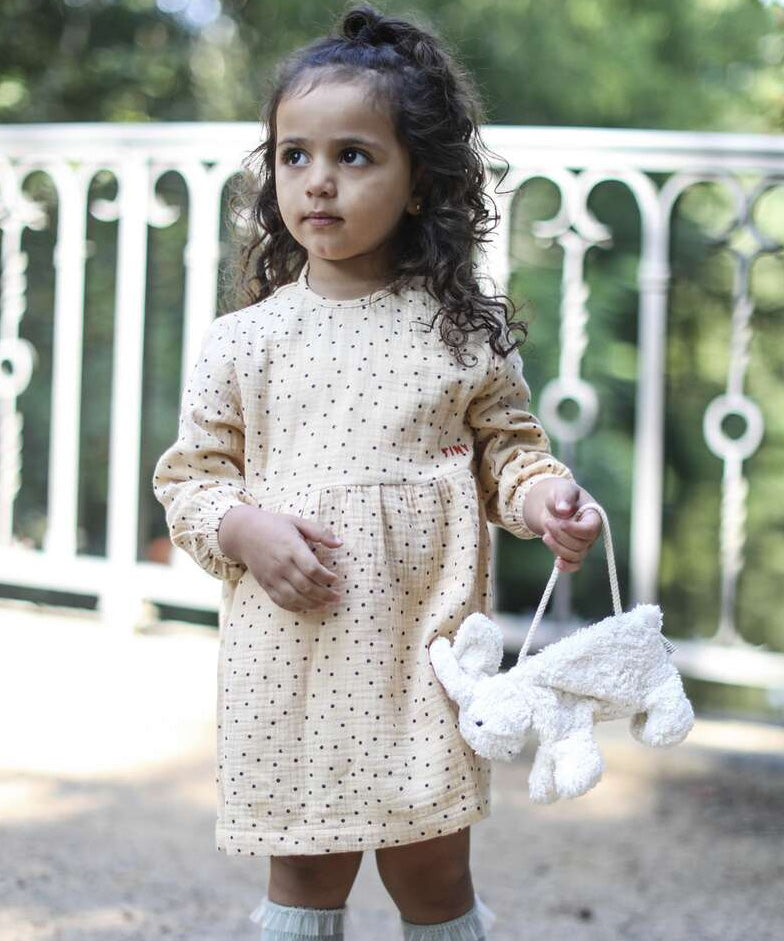 A child holding the Senger White Rabbit Bag. 