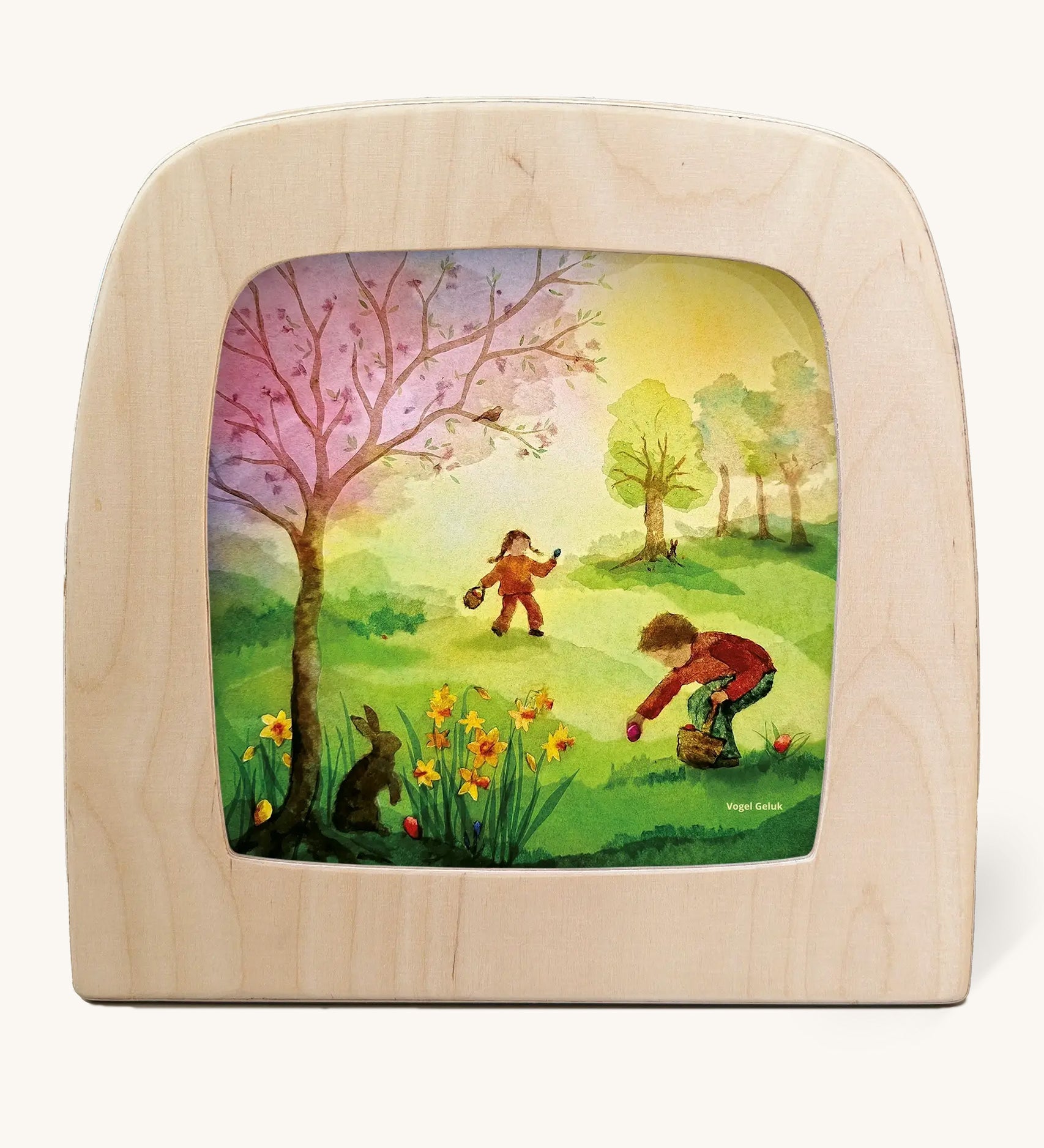 Toverlux magic lamp with a Easter discovery silhouette by artist Vogel Geluk. A watercolour style illustration of 2 children in a field looking for easter eggs.