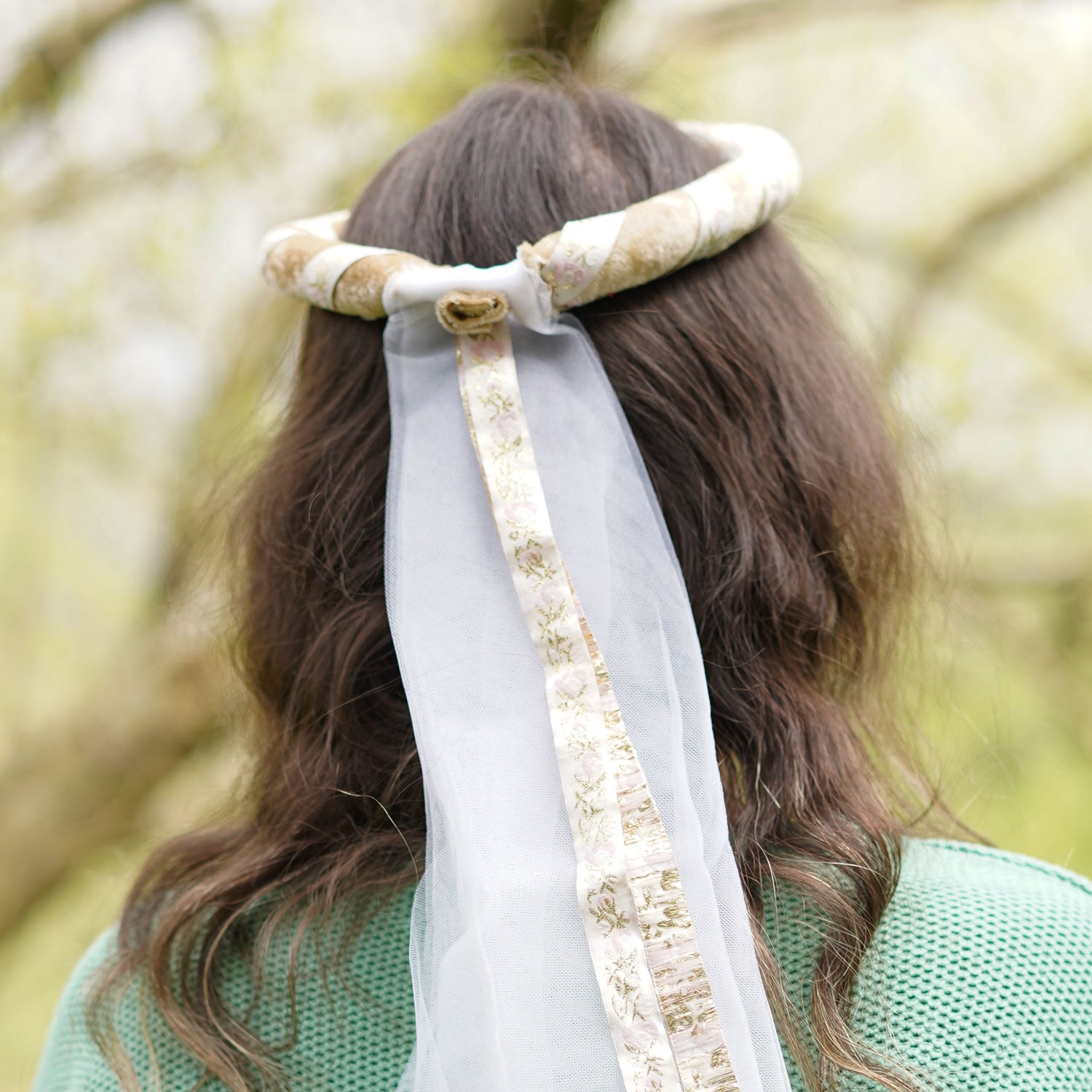 close up of the ribbon detail in the Vah Isabella Medieval Veil with a gold coloured head band