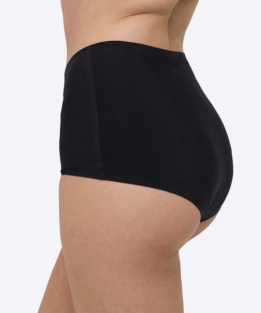 A side view of the WUKA Stretch Boxer Shorts Heavy Flow - Black